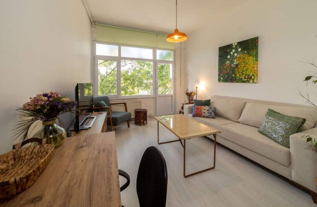 Charming Flat with Refreshing View in Kadikoy