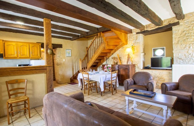 Charming House with Garden, WiFi, and Fireplace Near Dordogne and Lot Borders