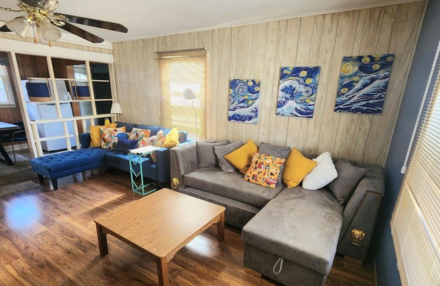 Charming fully-furnished house in a serene neighbourhood w/greenery and lakes.
