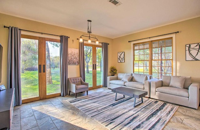 Charming Gainesville Retreat Barn, Horses Welcome
