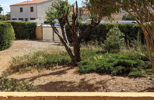 Charming Ground-Floor T2 Apartment, 300m from Beach, Port View, Parking Included, Sleeps 4.