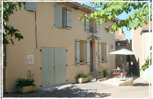 Charming Hilltop Accommodation With Outstanding Views