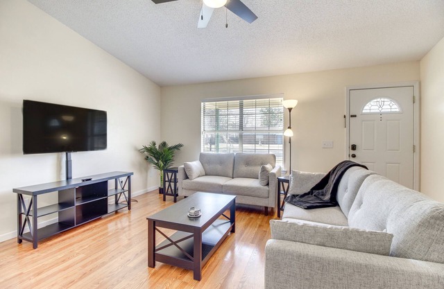 Charming Hinesville Home < 6 Mi to Fort Stewart