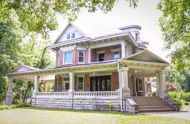 Charming Historic Victorian Home W/Fireplace