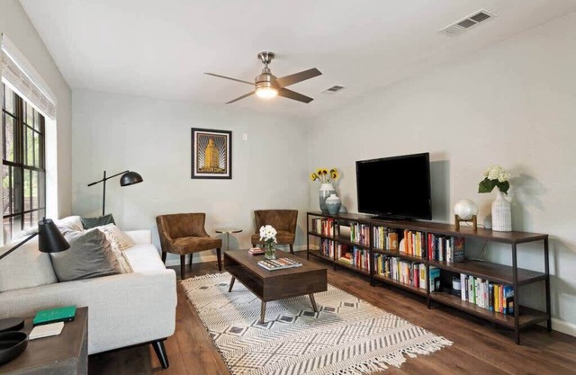 Charming Home in South Austin with 2 Bedrooms
