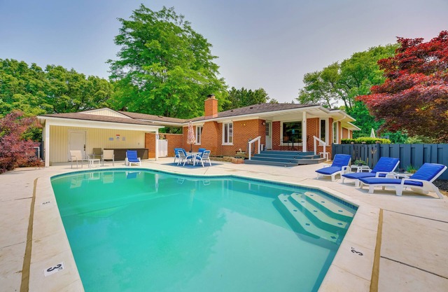 Charming Home w/Pool + Deck ~ 9 Mi to UMich!
