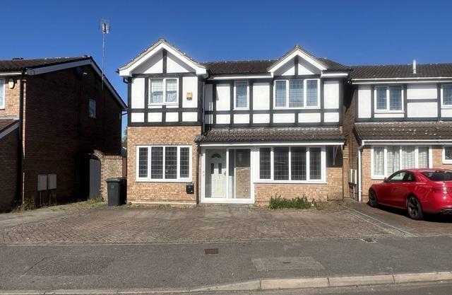 Charming Houghton Regis House with 4 Bedrooms