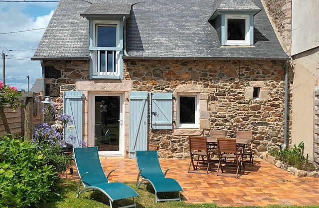 Charming house with garden 2 km from the beach
