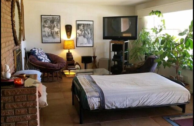 Charming house 2 bdr /2bath