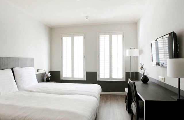Charming Huizen Stay | Gooimeer Lake & Naarderbos Trails & Cultural Landmarks