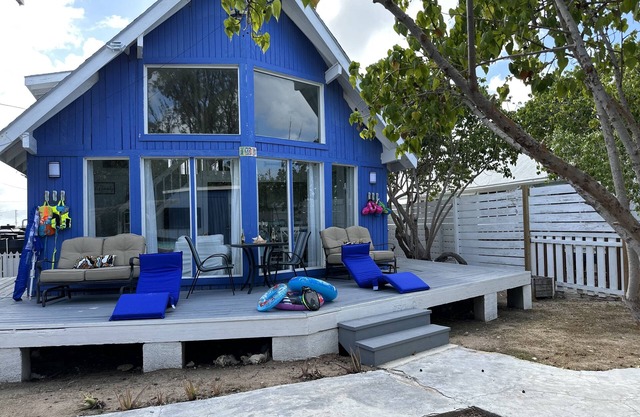 Charming Island home on Grand Turk -centrally located!