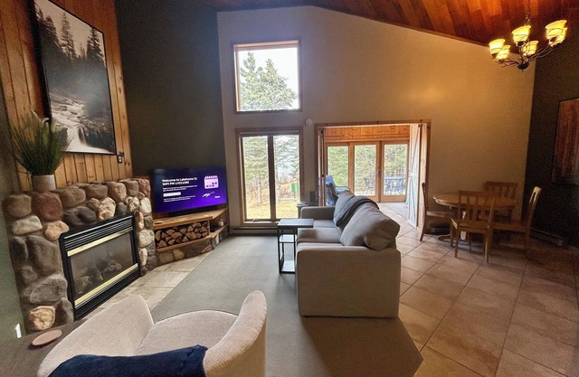 Charming Lakehome Central to Superior's North Shore Attractions 2 Bed/1 Bath