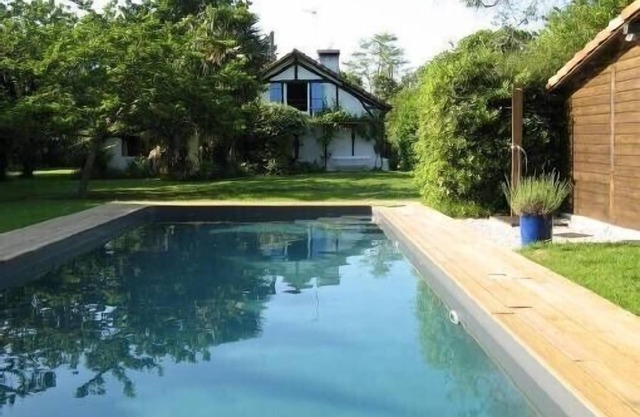 CHARMING LANDESE HOUSE, unoverlooked swimming pool CLOSE TO THE OCEAN AND LAKE