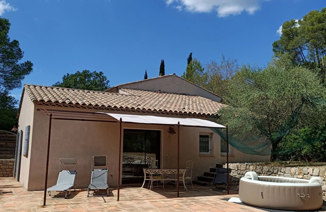 CHARMING LITTLE HOUSE in PROVENCE & PRIVATE WHIRLPOOL !