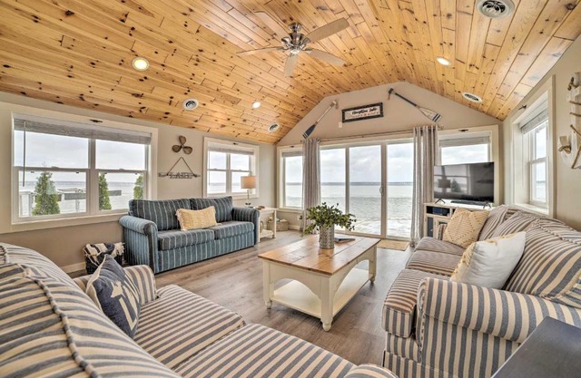 Charming Modern Cottage on Houghton Lake!
