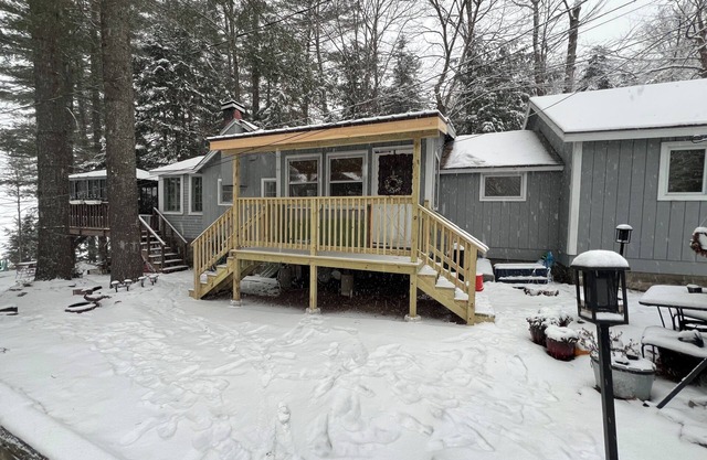 Charming, newly renovated pet-friendly, lake front cottage on Little Wolf Pond!