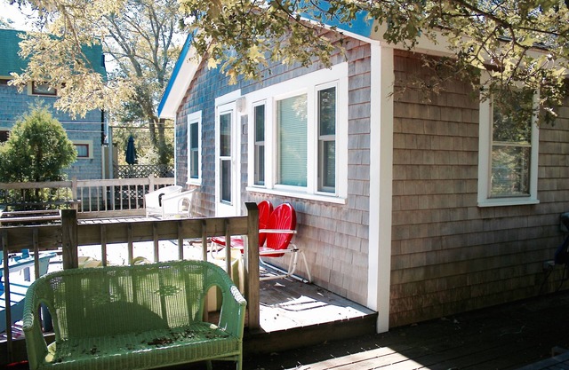 Charming Oak Bluffs Cottage: Prime Location, Stylish Comfort & Serene Privacy