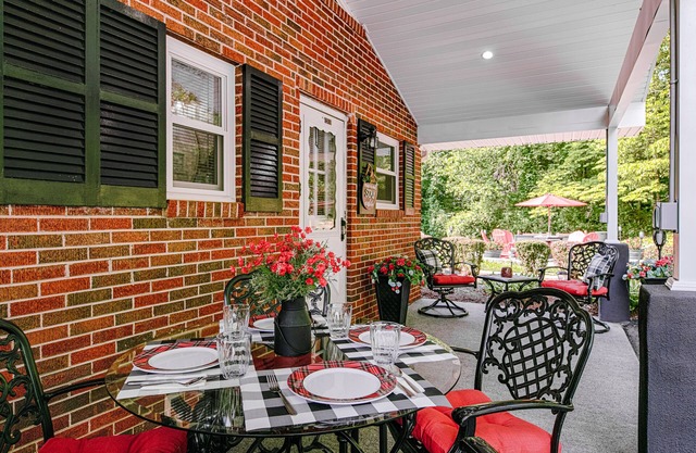 Charming Oasis w/Alfresco Dining, 3 Smart TVs, Gas Grill & Gym