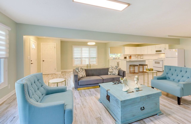 Charming Omaha Getaway - 3 Mi to Baxter Arena!