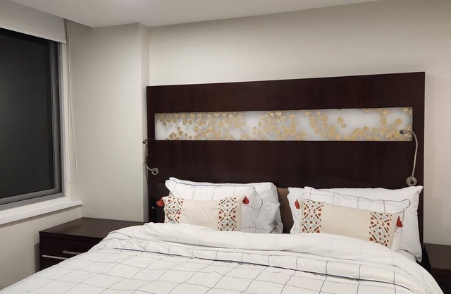 Charming Penthouse of 2-bedroom apartment in Towson with AC, fitness room, WiFi