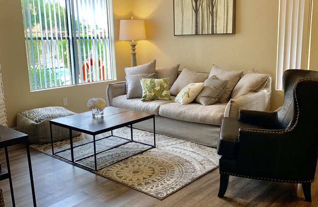 Charming Poolside Condo - Spotless Clean
