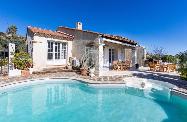 Charming Provencal house with swimming pool