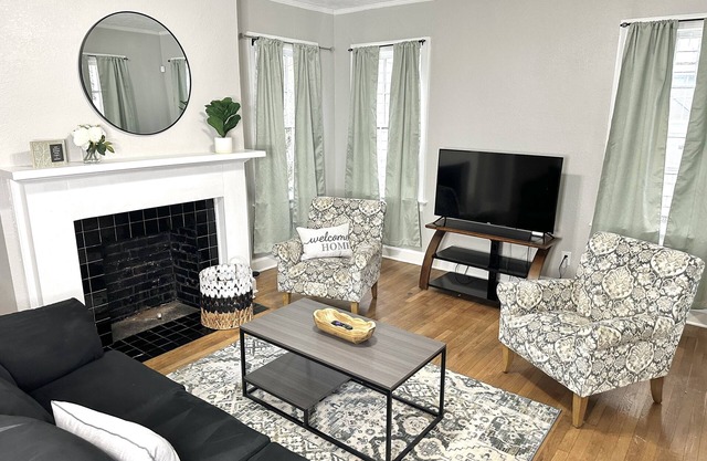 Charming & Relaxing Fondren Home Sleep 6