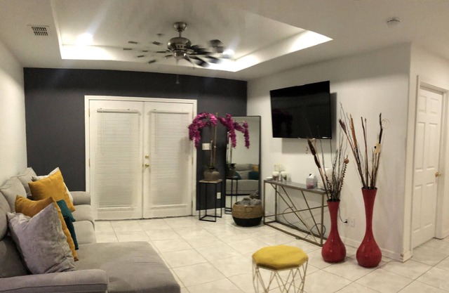 "Charming Rental with 3Bedrooms, 2Full Bathroom, and Expansive Patio!"