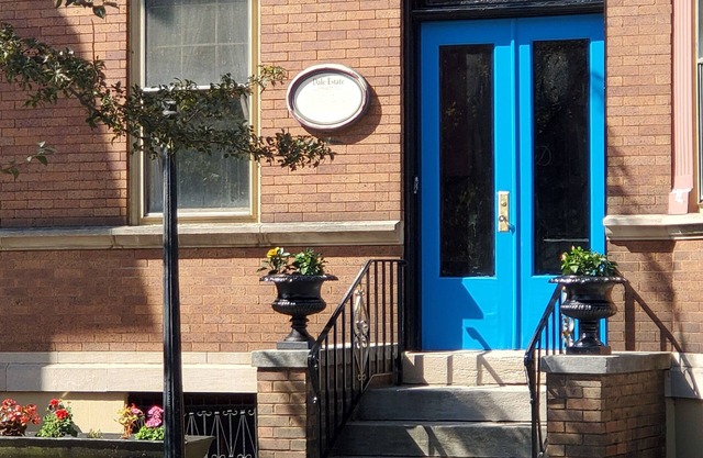 Charming Riverview 2 bedroom Apartment