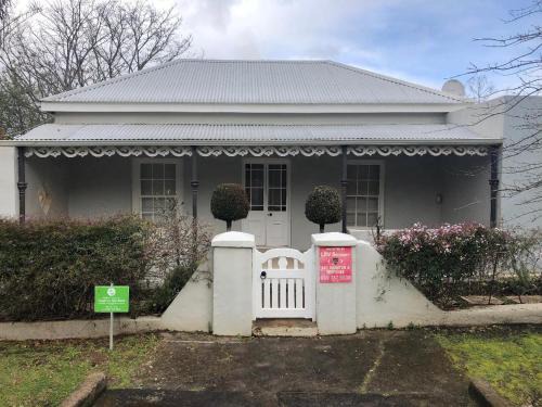 Charming Rose Cottage