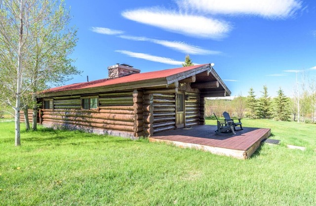 Charming, Rustic Cabin on River