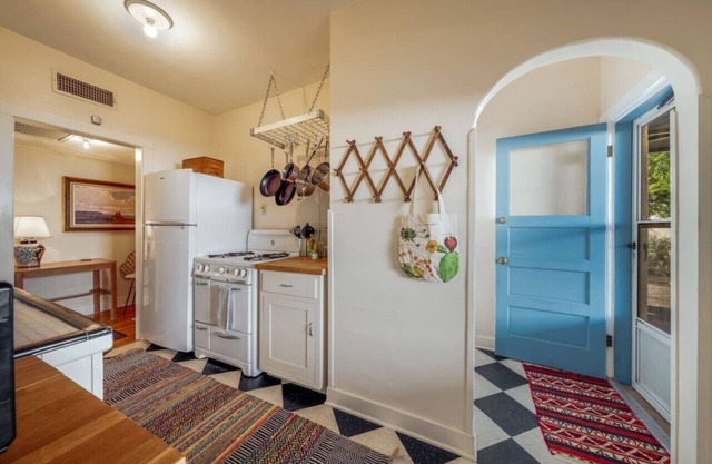 Charming/Sam Hughes/1 BR 1 BA/Outdoor Dining