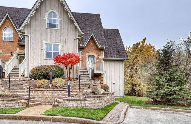 Charming spacious condo w/access to shared pool