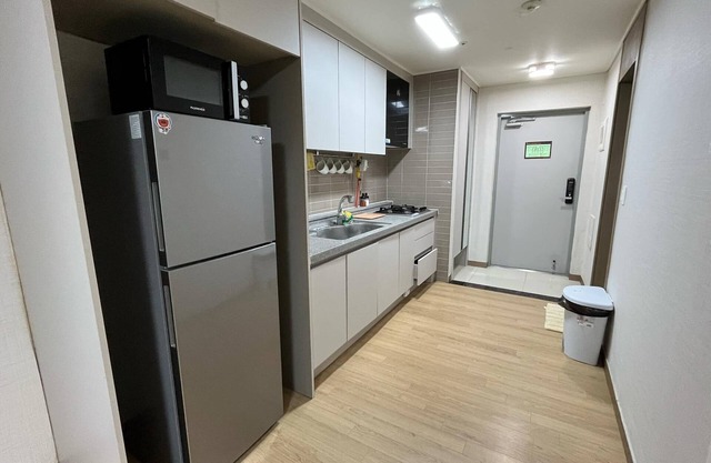 Charming Spacious Apartment in Clark Freeport Zone with Kitchenette & Balcony