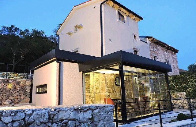 Charming Stone House by the Sea – Designed for Relaxation & Romance