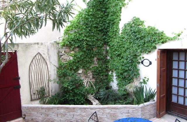 Charming Studio Apartment in Hillside Village with Quiet, Private Courtyard