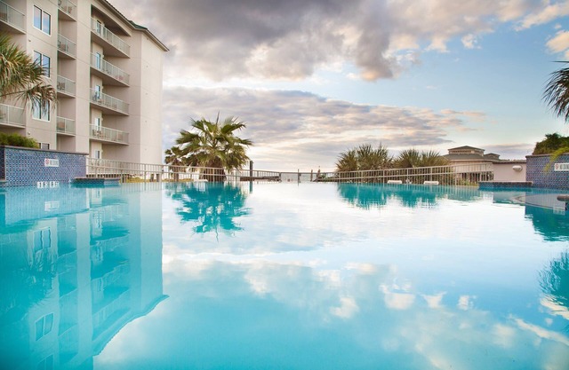 Charming Suite | Infinity Pool + Hot Tub