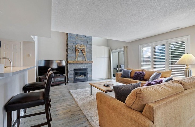 Charming & unique retreat w/ a seasonal swimming pool in an unbeatable location