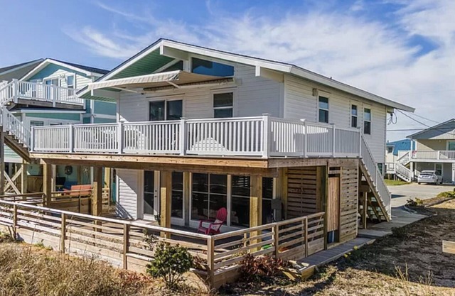 Charming, updated 2 bdrm with ocean sights & sounds, 2-min walk to beach!