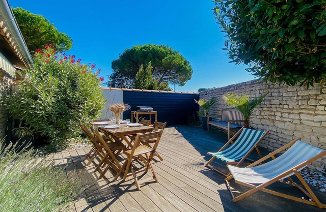 Charming villa in a quiet location with courtyard