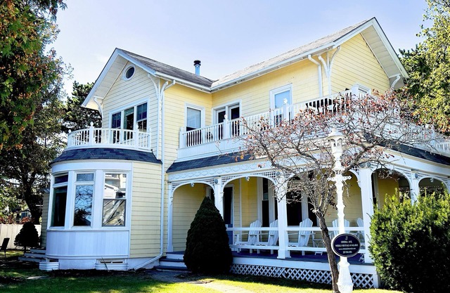 Charming Victorian beach house 5 bedrooms. 50 steps to the beach