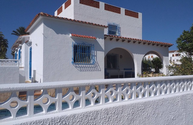 Charming villa, 100m from the sea, private pool, quiet