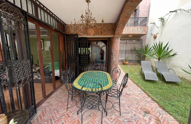 CHARMING VILLA WITH SWIMMING POOL NEAR THE CENTER