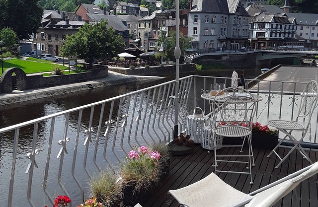 Charming waterside house 🌲🦆center of La Roche-en-Ardenne Belgium