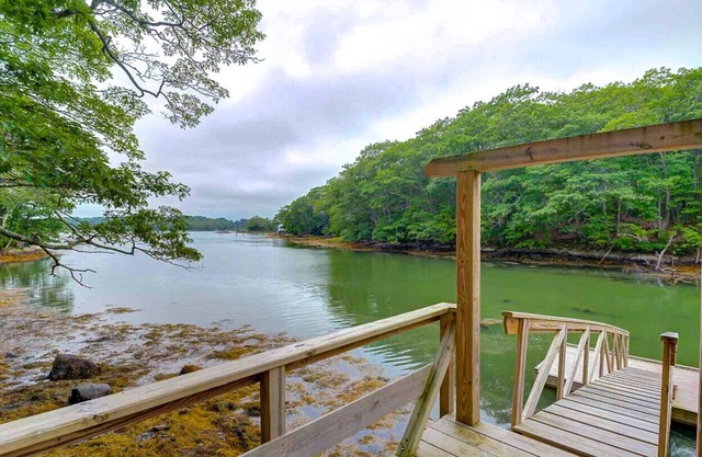 Charming Waterfront Cottage