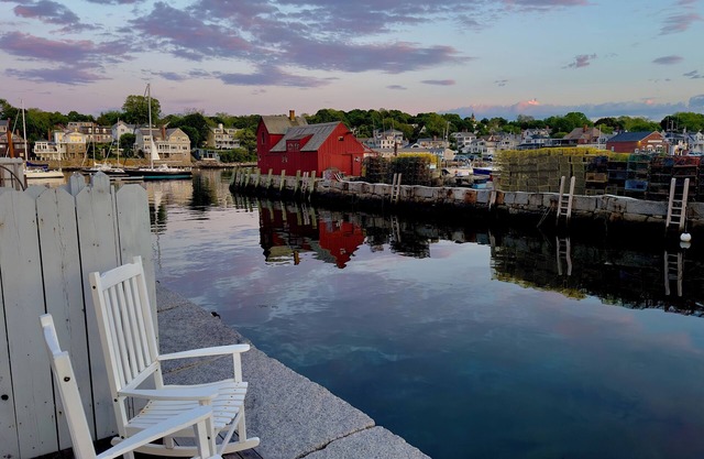 Charming Waterfront Home - Patio - AC - Projector - Kitchen - Shops - Dining