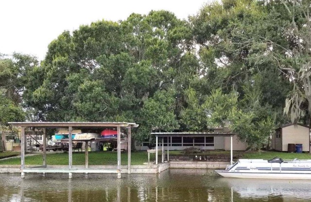 Charming Waterfront-Carport, Lake O Access, NEW Central AC, Covered Boat Docking