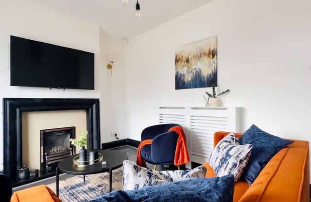 Charming Worsley Home w/parking