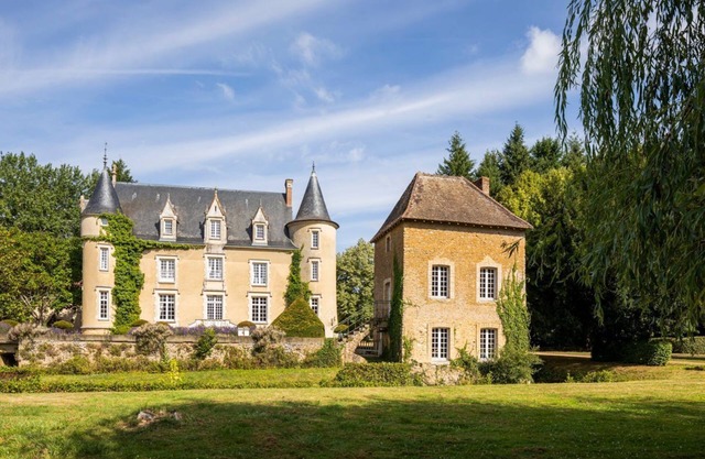 Chateau De La Manay - Seven Bedroom Castle, Sleeps 14