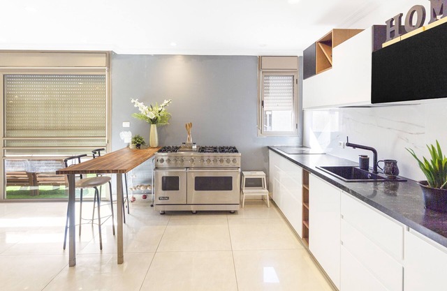 Chateau Gabriel 6 BR Villa w Heated Pool